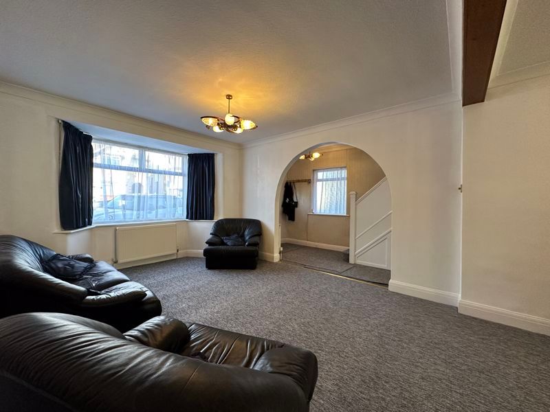 3 bed semidetached house to rent in Oakleigh Avenue, Edgware HA8, £