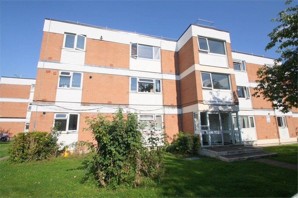 2 bed flat for sale in Laleham Road, StainesUponThames TW18 Zoopla