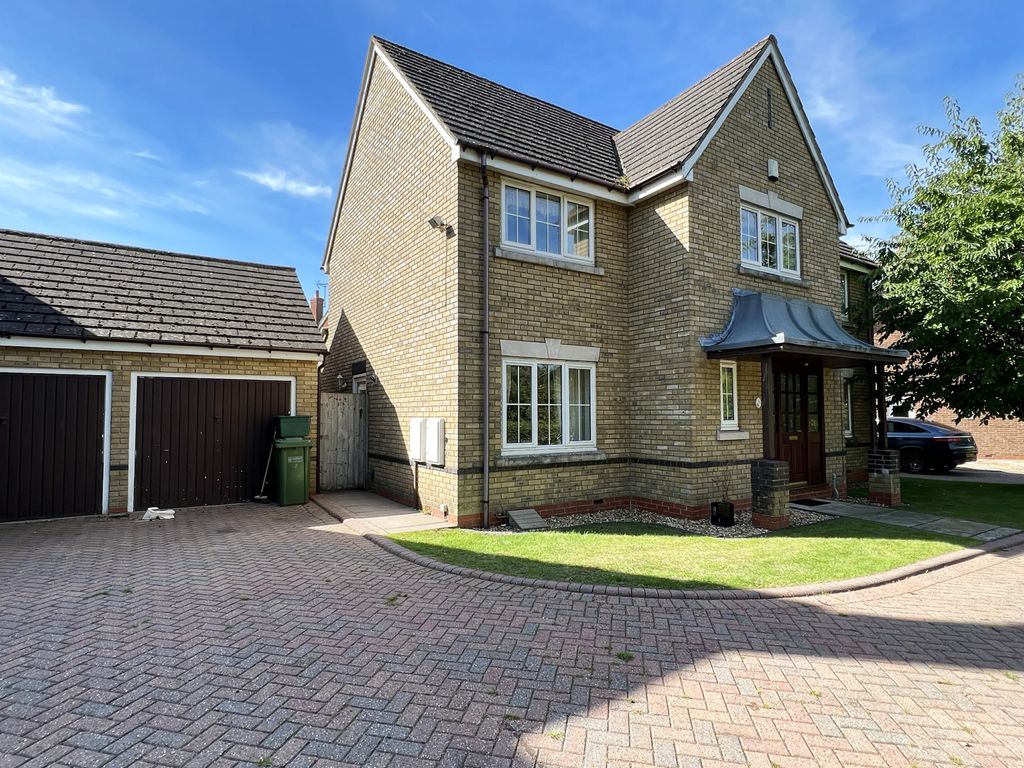 4 bed detached house for sale in Spindle Lane, Dickens Heath, Shirley