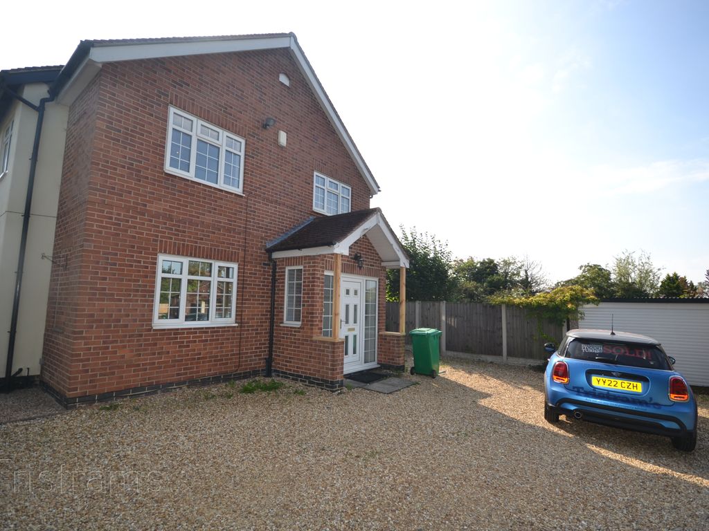 4 bed semidetached house to rent in Trowell Road, Wollaton, Nottingham