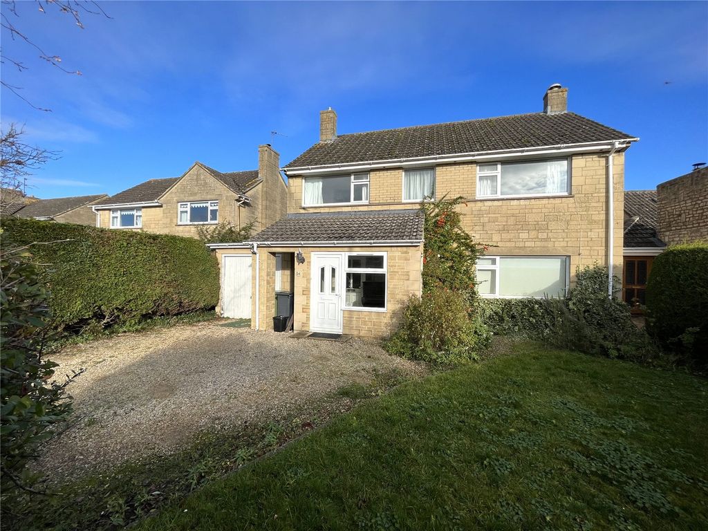 4 bed detached house for sale in Kingsmead, Lechlade, Gloucestershire