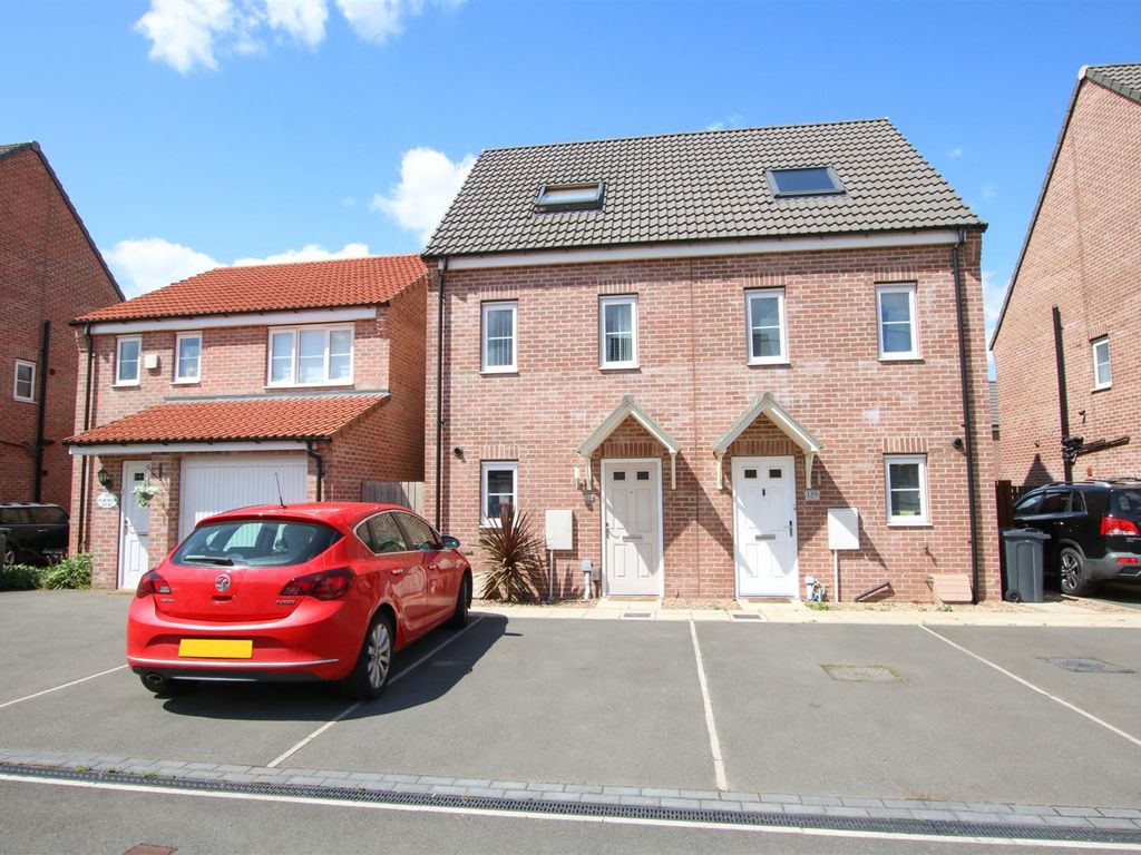 3 bed semidetached house for sale in Dominion Road, Scawthorpe