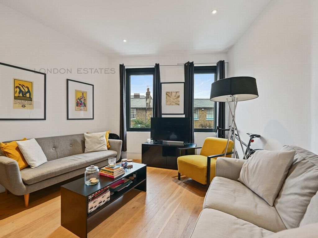 2 bed flat to rent in Nightingale House, Fulham High Street, London SW6