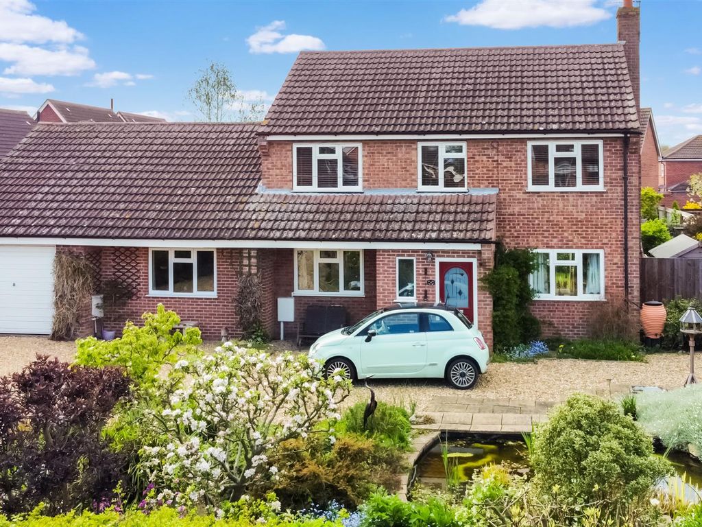 4 bed detached house for sale in 14, Doddington Lane, Claypole, Newark