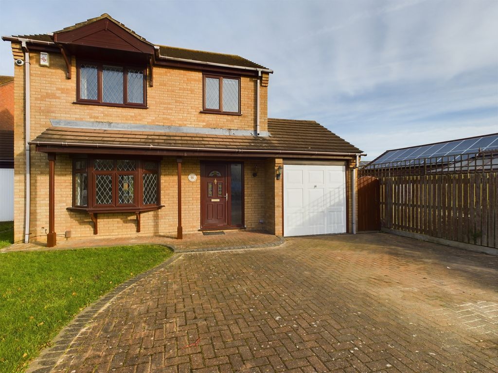 4 bed detached house to rent in Larkspur Road, Nettleham Fields