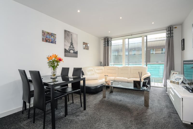 2 bed flat for sale in The Heart, WaltonOnThames KT12 Zoopla