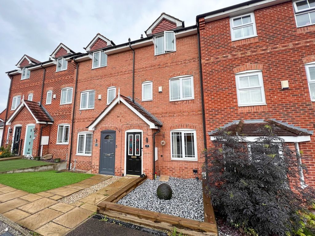 3 bed town house for sale in Redbridge Close, Ilkeston DE7, £210,000