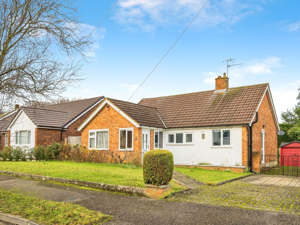 3 bed bungalow for sale in Romans Way, Pyrford, Surrey GU22, £675,000