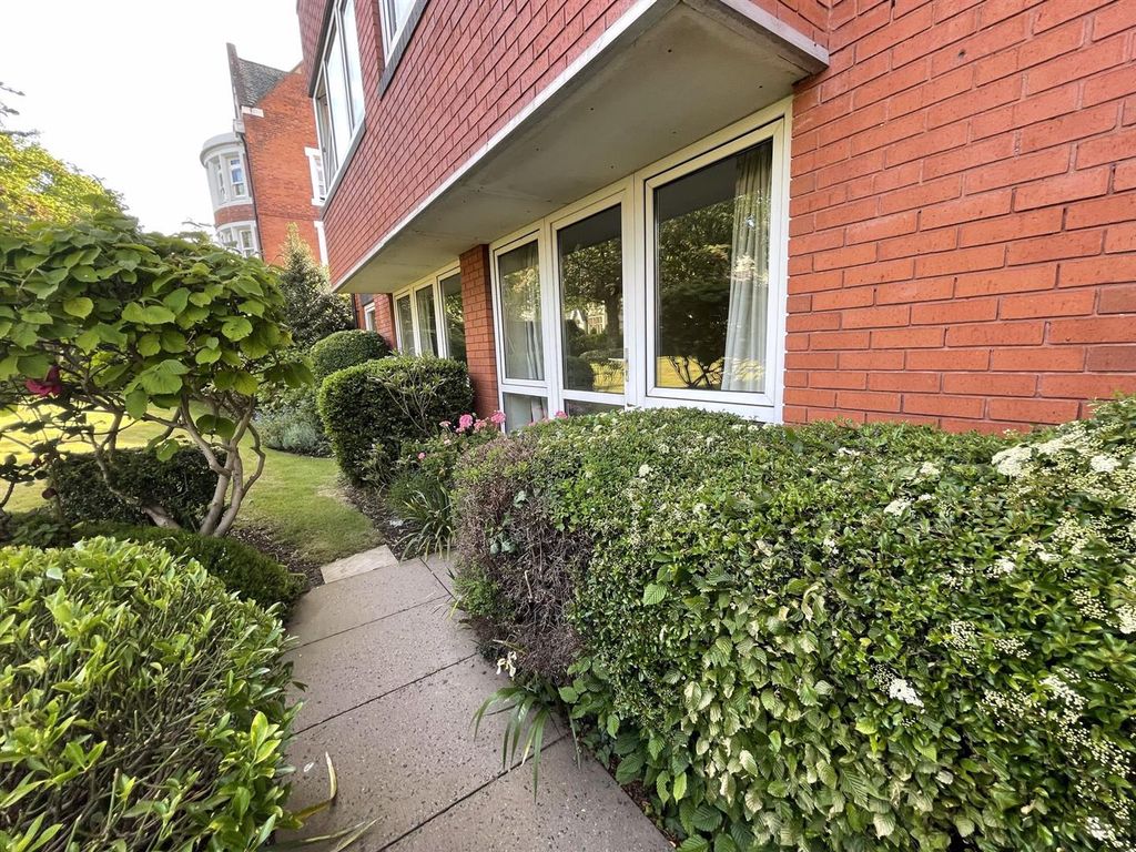 1 bed flat for sale in Christchurch Terrace, Malvern Road, Cheltenham