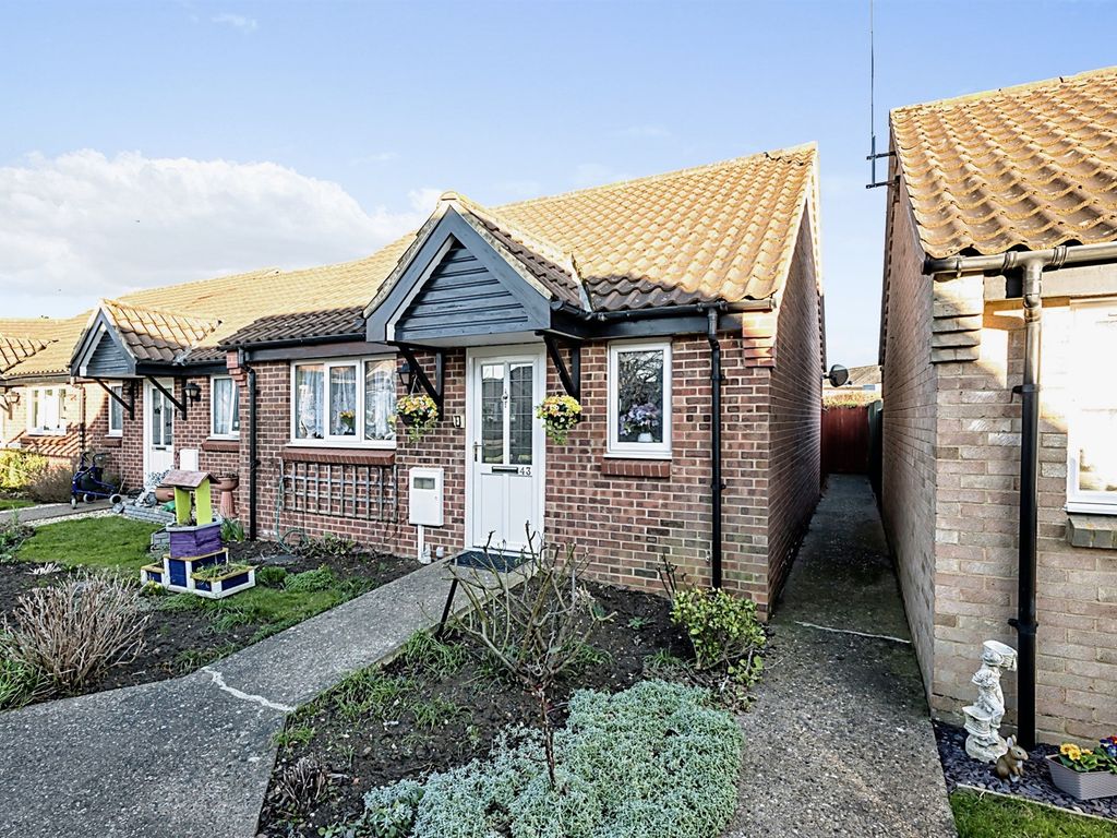 1 bed semidetached bungalow for sale in Sheraton Close, Abington