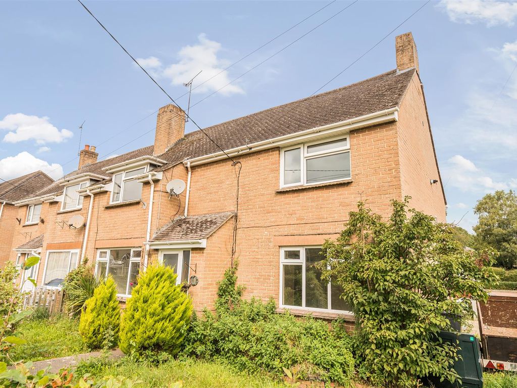 4 bed end terrace house for sale in Green Close, Bere Regis, Wareham