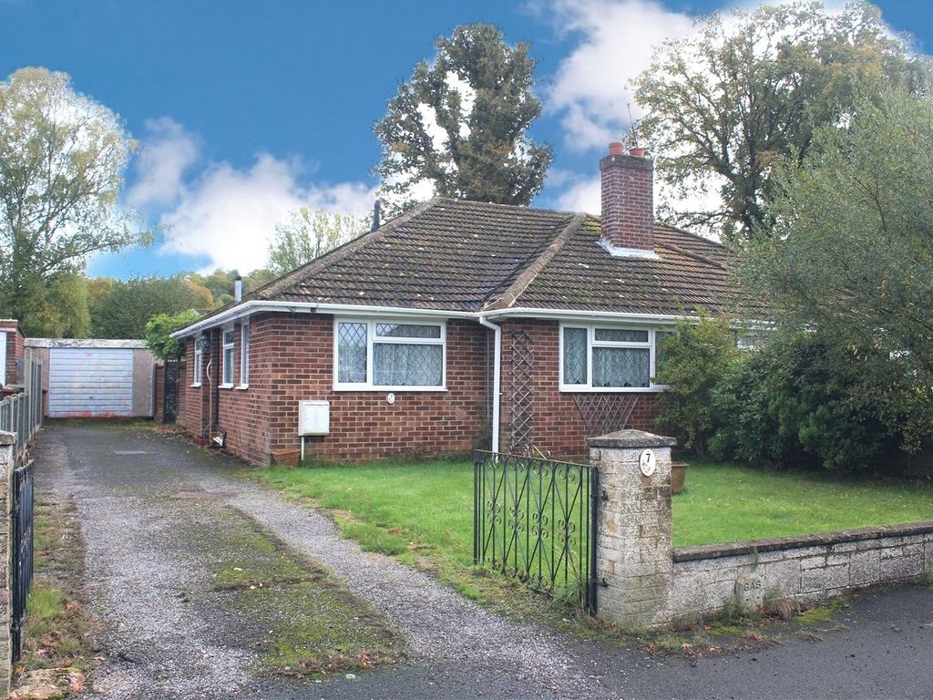 2 bed bungalow for sale in Jubilee Drive, Ash Vale, Surrey GU12 Zoopla