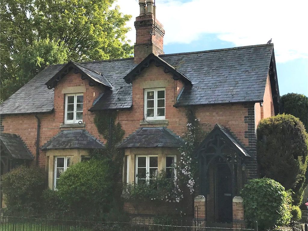 3 bed detached house to rent in Ardley Road, Middleton Stoney, Nr