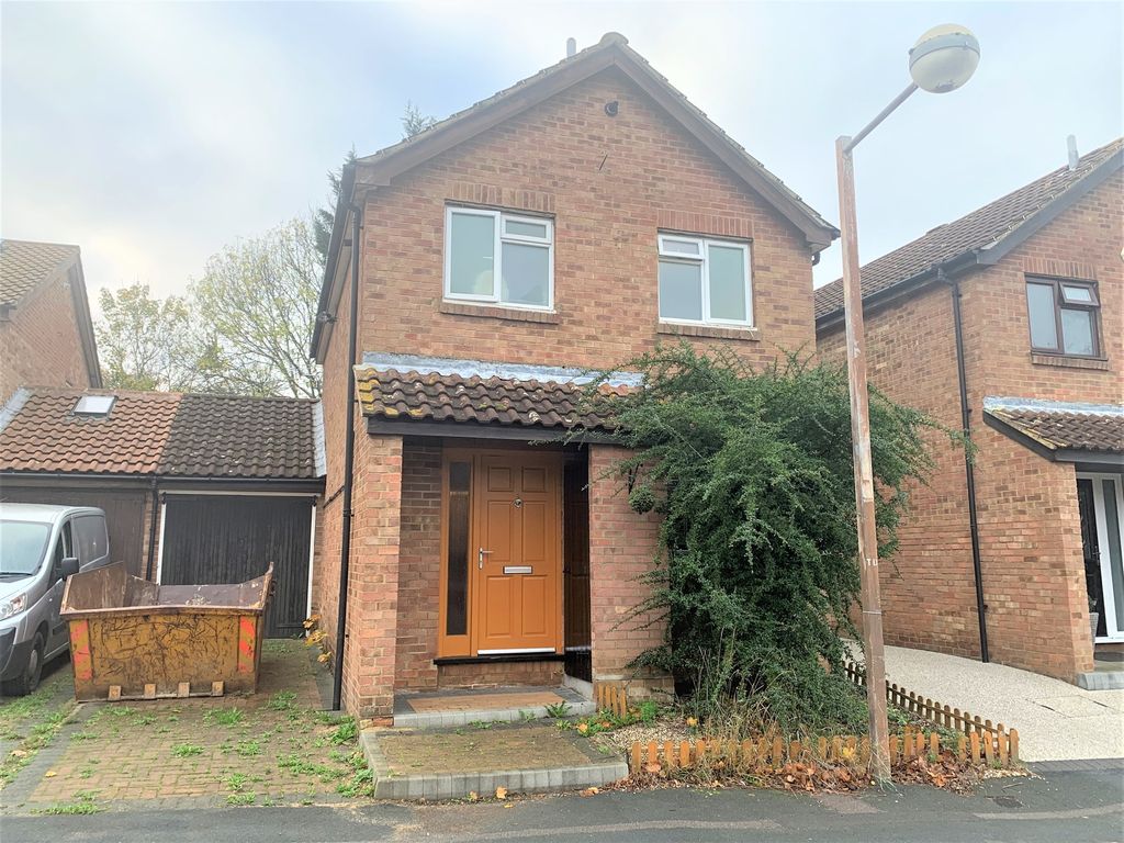 3 bed linkdetached house for sale in Tower Drive, Neath Hill, Milton