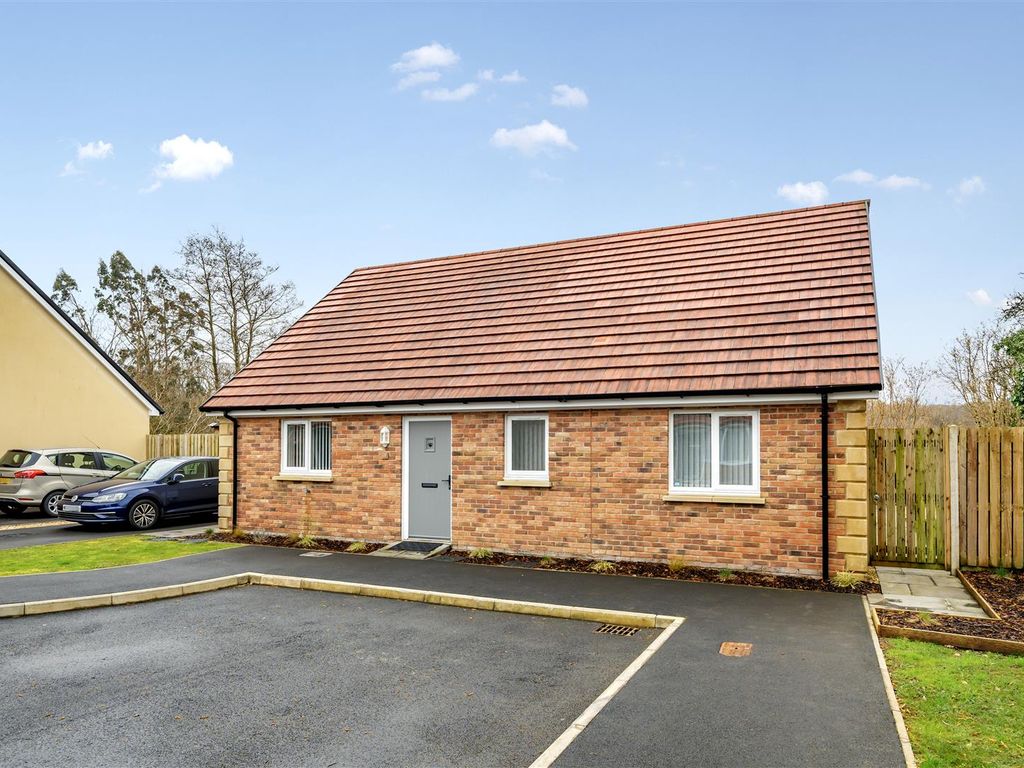 3 bed detached bungalow for sale in Coed Y Dderwen, Cwmgwili, Llanelli