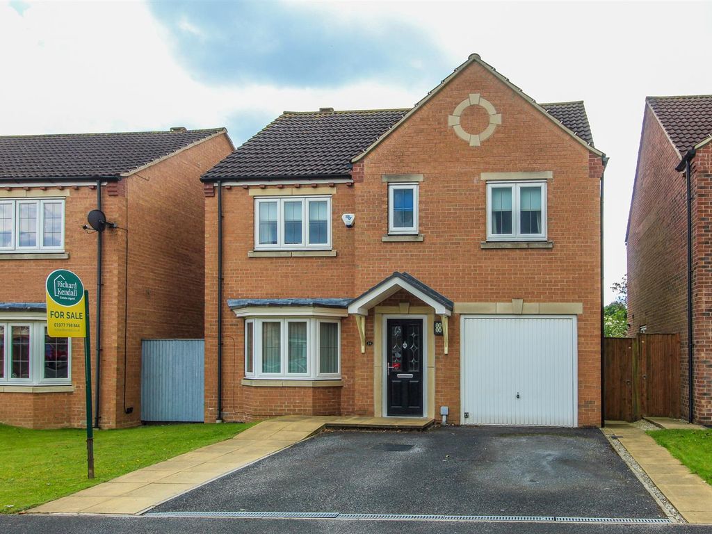 4 bed detached house for sale in Holywell Avenue, Castleford WF10, £315,000 Zoopla