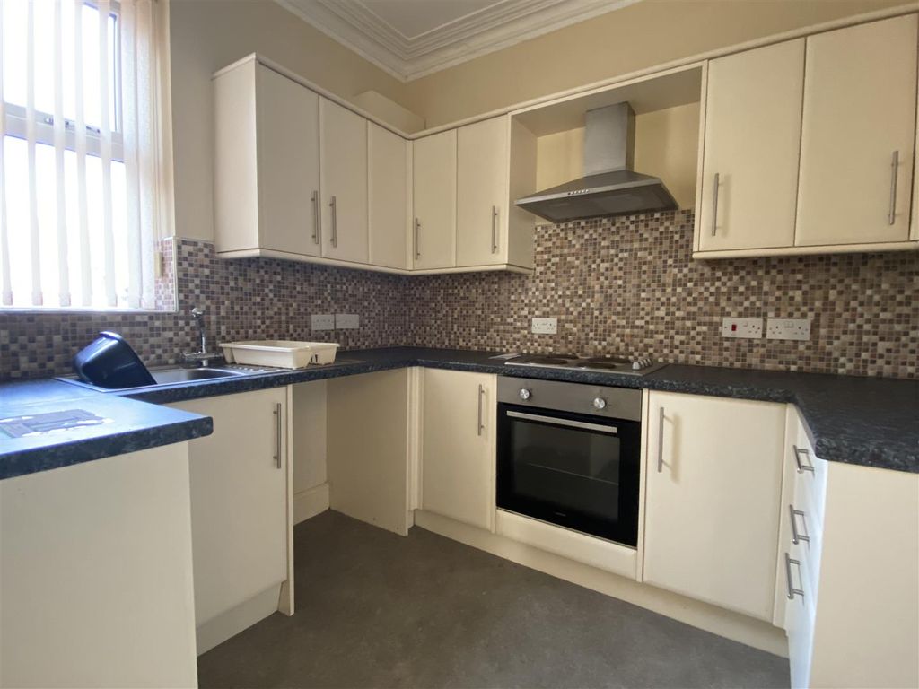 2 bed flat to rent in Bridge Street, Castleford WF10, £625 pcm Zoopla