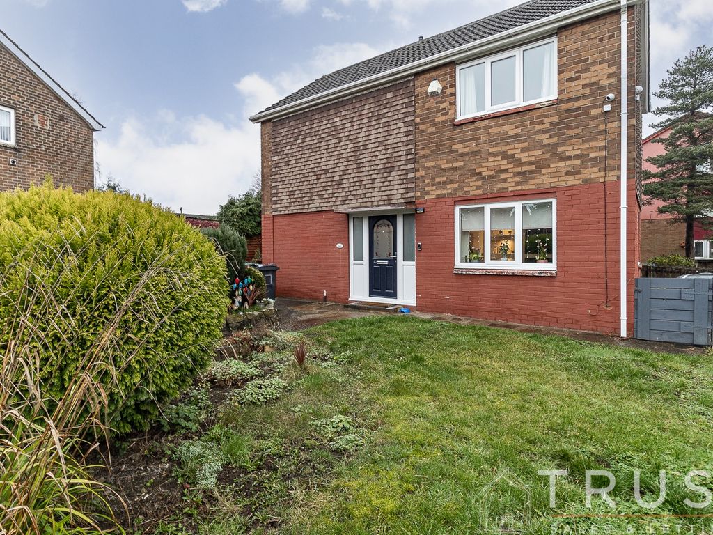 3 bed terraced house for sale in Lowood Lane, Birstall, Batley WF17