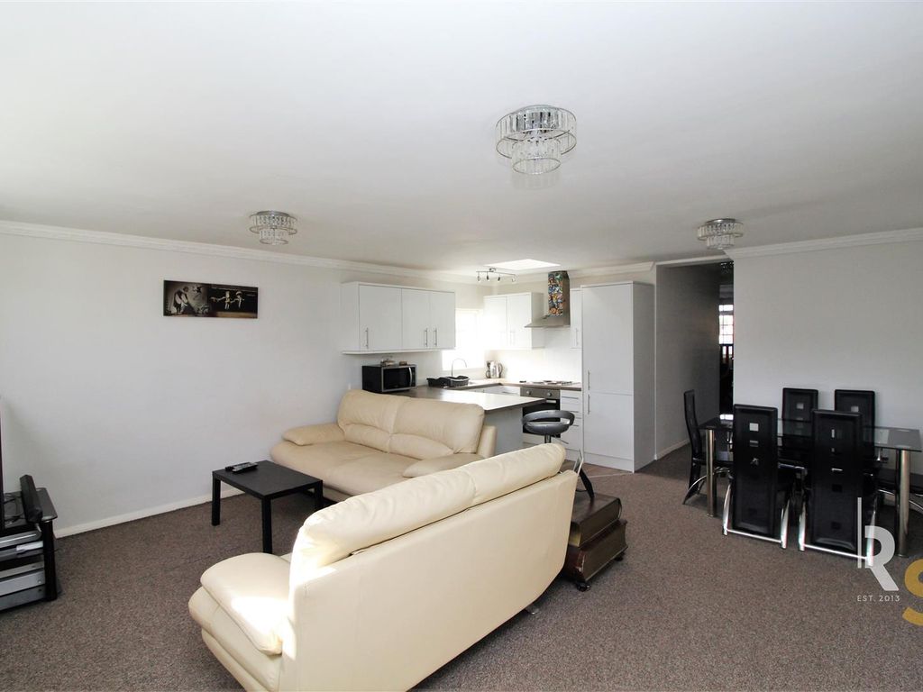 3 bed flat for sale in Hall Lane, Chingford E4 Zoopla