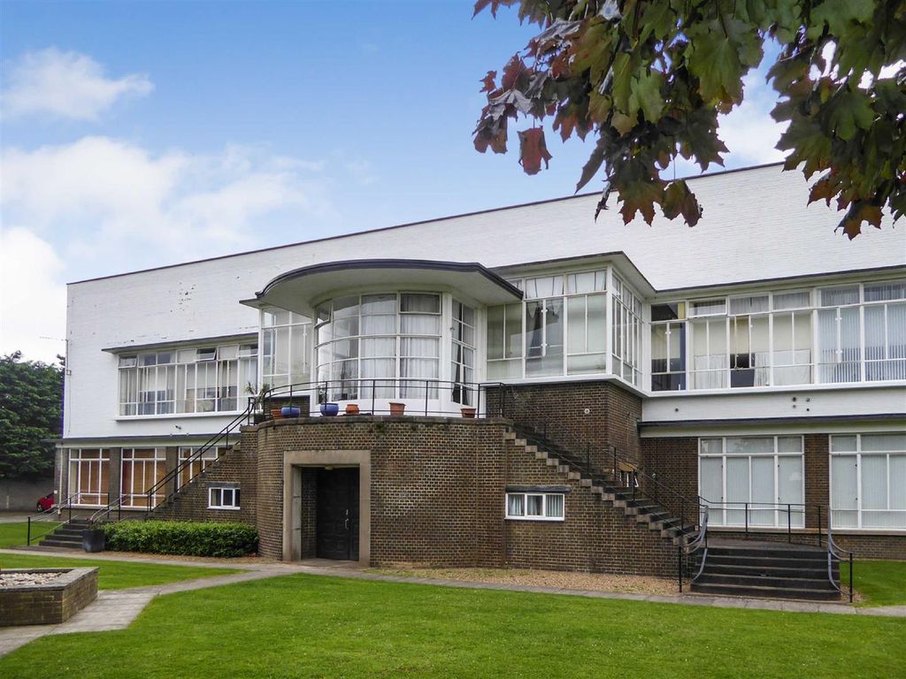 3 bed flat for sale in Lime Grove, Rushden NN10, £180,000 Zoopla