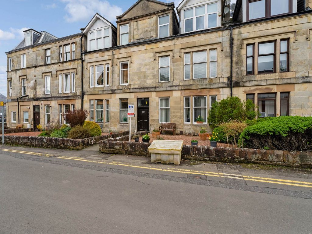 2 bed flat for sale in Norval Place, Moss Road Kilmacolm PA13, £135,000