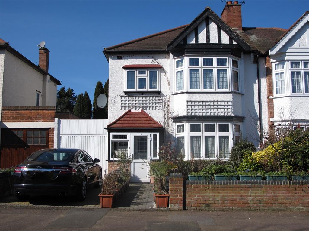 3 bed semidetached house for sale in Lancaster Avenue, London E18, £