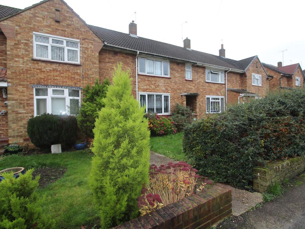 3 bed property to rent in Carpenter Way, Potters Bar EN6, £1,950 pcm Zoopla