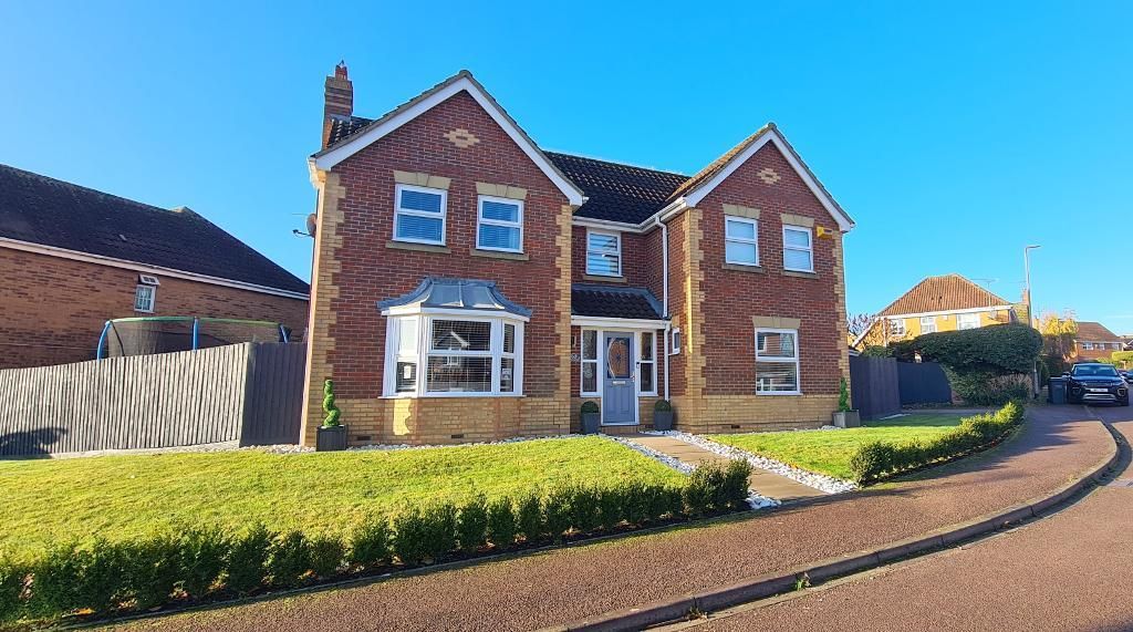 4 bed detached house for sale in Gatehill Gardens, Luton, Bedfordshire