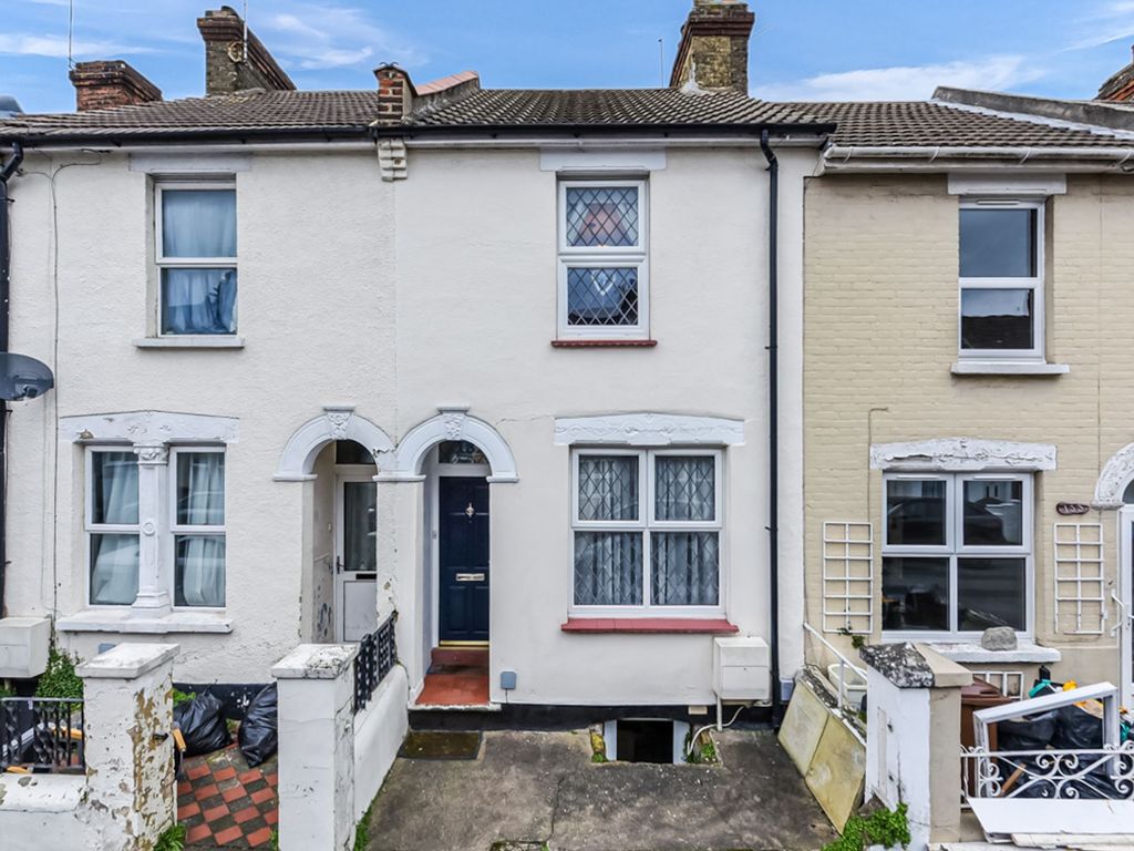 2 bed terraced house for sale in Glencoe Road, Chatham ME4, £230,000