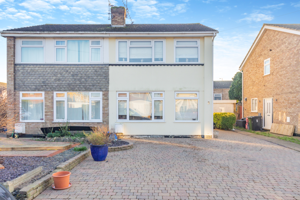 3 bed semidetached house for sale in Orchard Drive, Chelmsford CM3, £