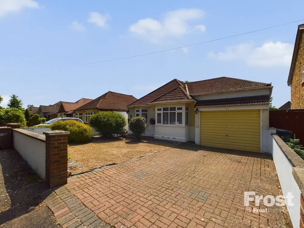 3 bed bungalow for sale in Govett Avenue, Shepperton, Surrey TW17 Zoopla
