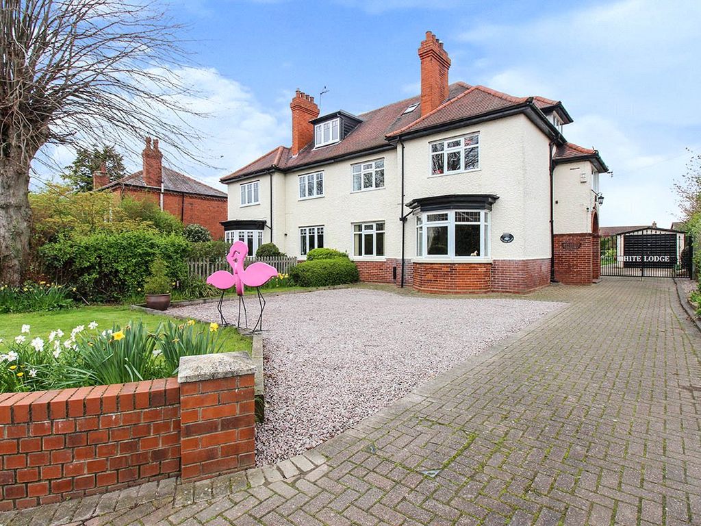 4 bed semidetached house for sale in Church Road, Saxilby, Lincoln