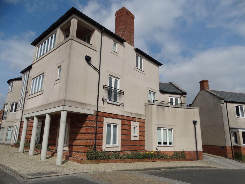 2 bed flat to rent in Tyberton Court, Poundbury, Dorchester DT1, £1,000