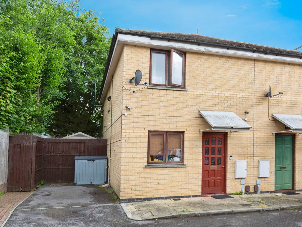 2 bed semidetached house for sale in Rachel Close, Ilford, Redbridge