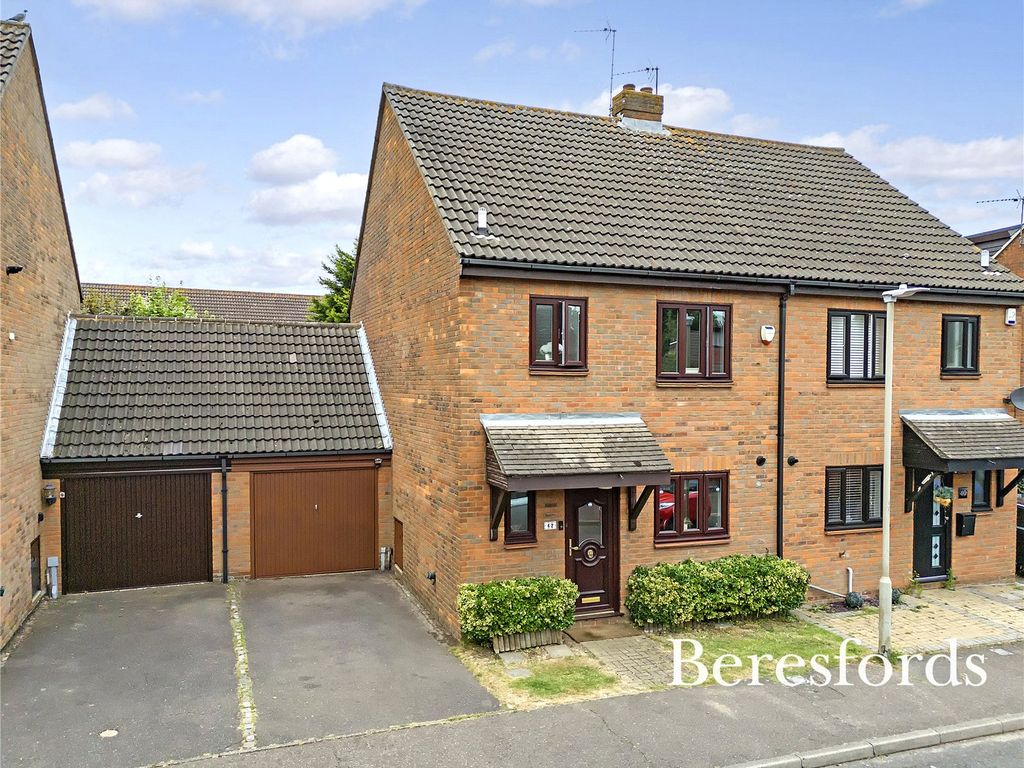 3 bed semidetached house for sale in Brackens Drive, Warley CM14, £