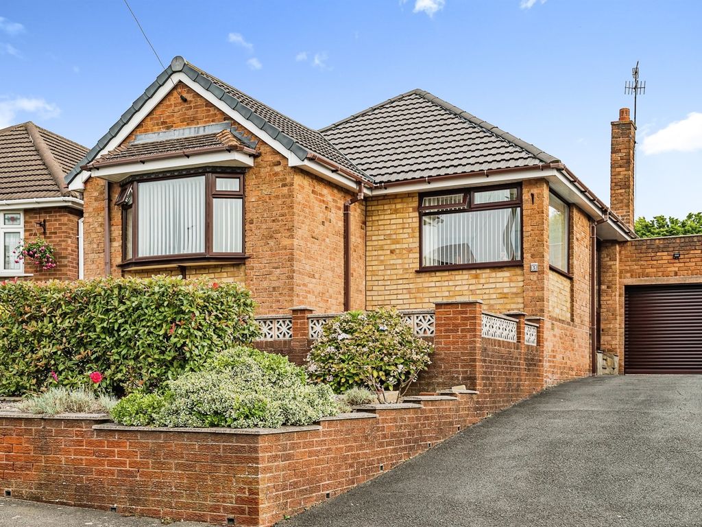 3 bed bungalow for sale in Milton Crescent, Lower Gornal, Dudley DY3, £