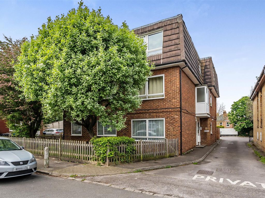 1 bed flat for sale in Bond Road, Surbiton KT6, £265,000 Zoopla