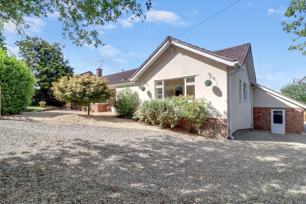 4 bed bungalow for sale in Bushbank, Hereford HR4, £650,000 Zoopla