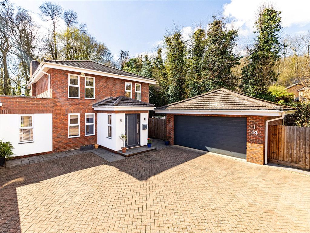 4 bed detached house for sale in Birch Grove, Oaklands, Welwyn