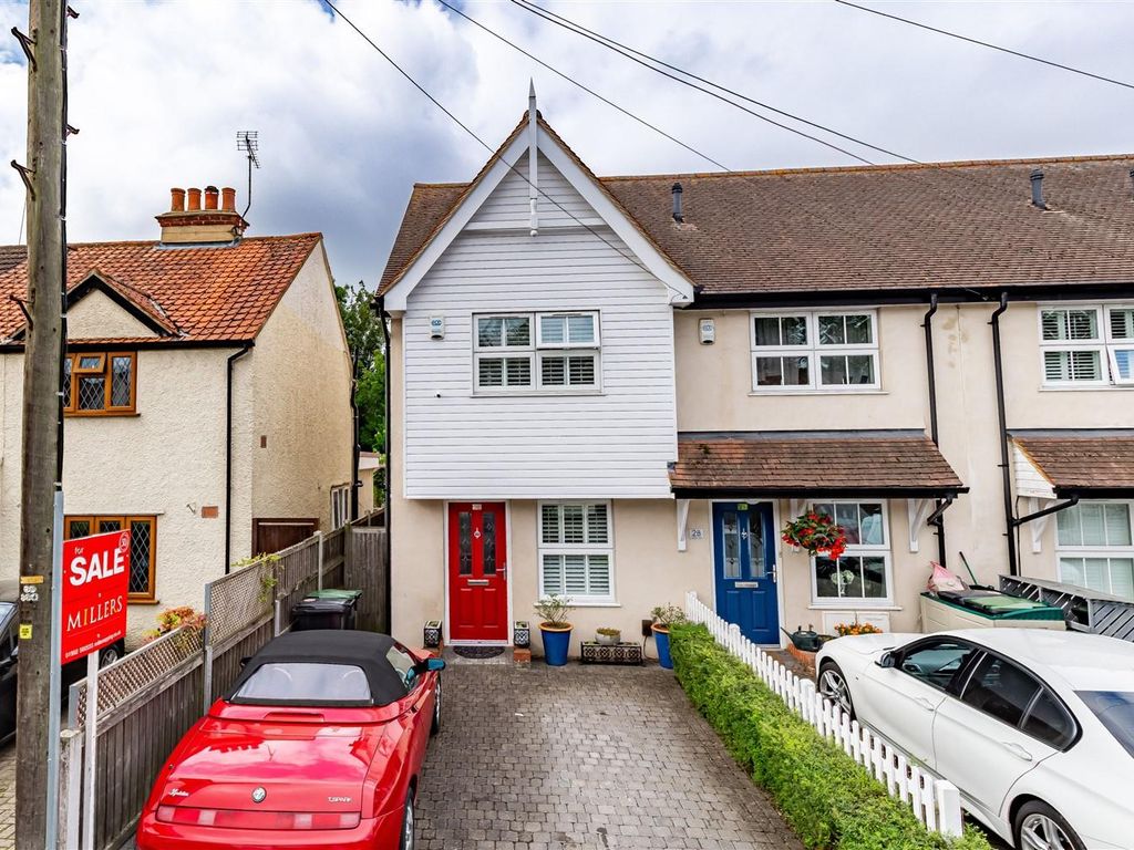 3 bed end terrace house for sale in Fairfield Road, Epping CM16, £