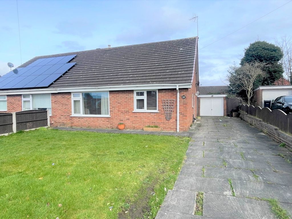 2 bed semidetached bungalow for sale in St. Hildas Drive, Frodsham WA6
