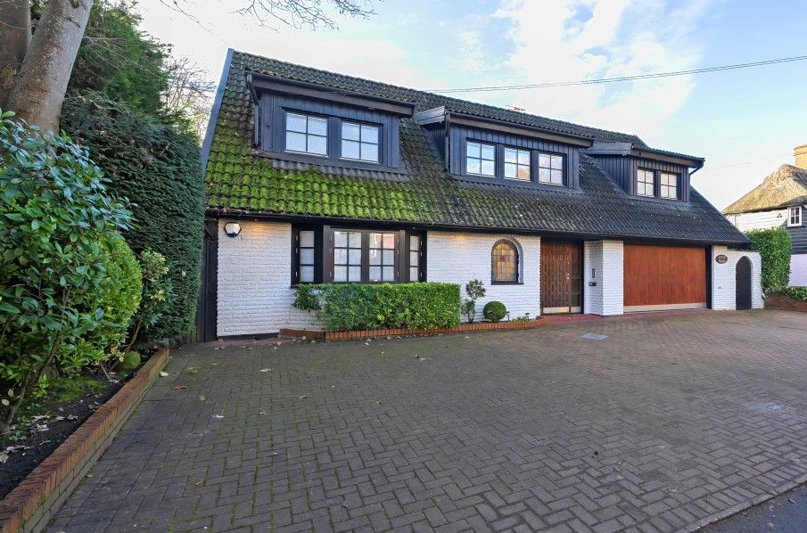 6 bed detached house for sale in California Lane, Bushey WD23, £