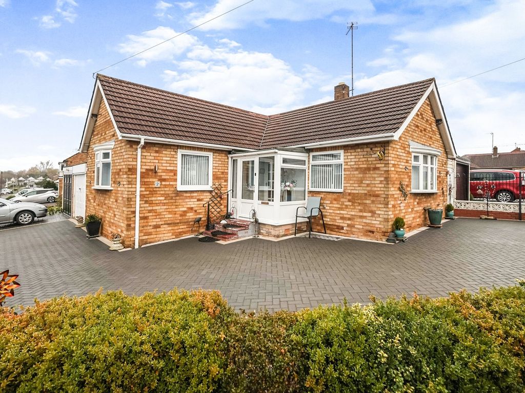 2 bed detached bungalow for sale in Middlefield Avenue, Hurst Green