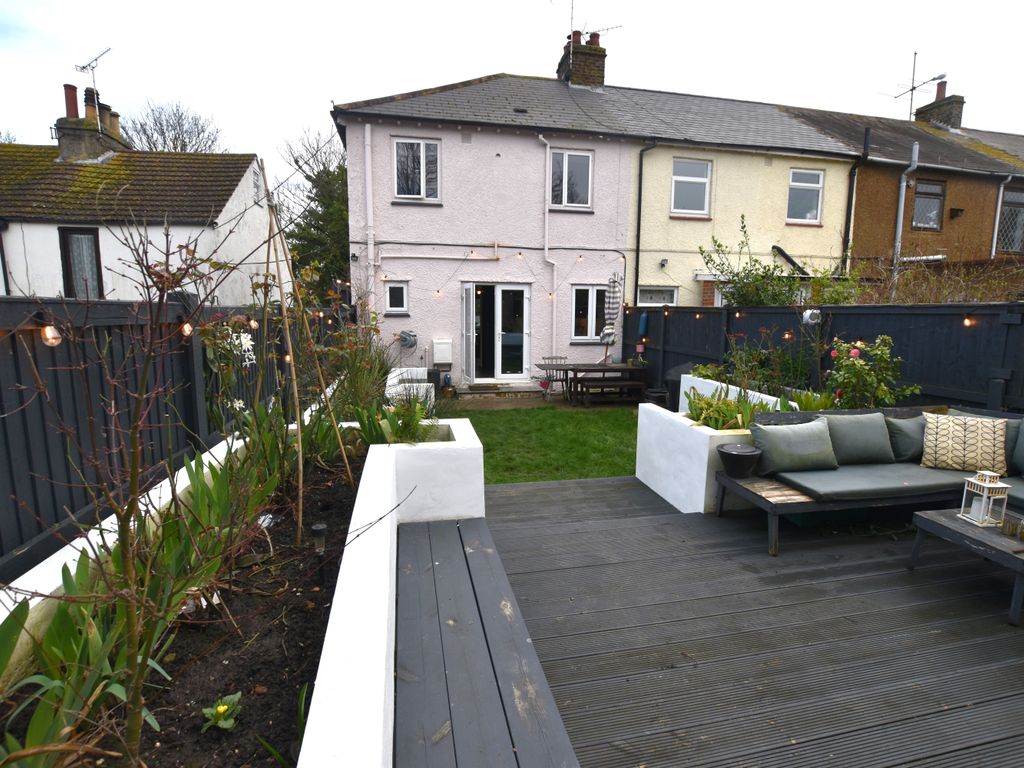 2 bed end terrace house for sale in Railway Terrace, All Saints Avenue