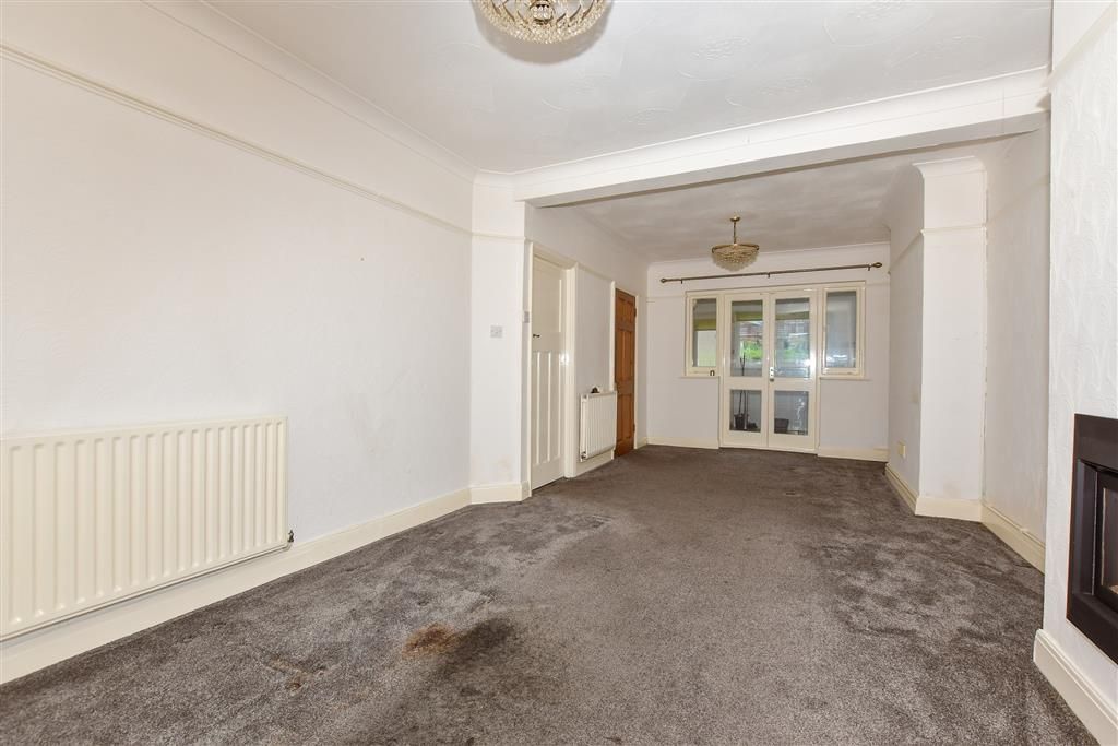 3 bed semidetached house for sale in Valley Drive, Gravesend, Kent