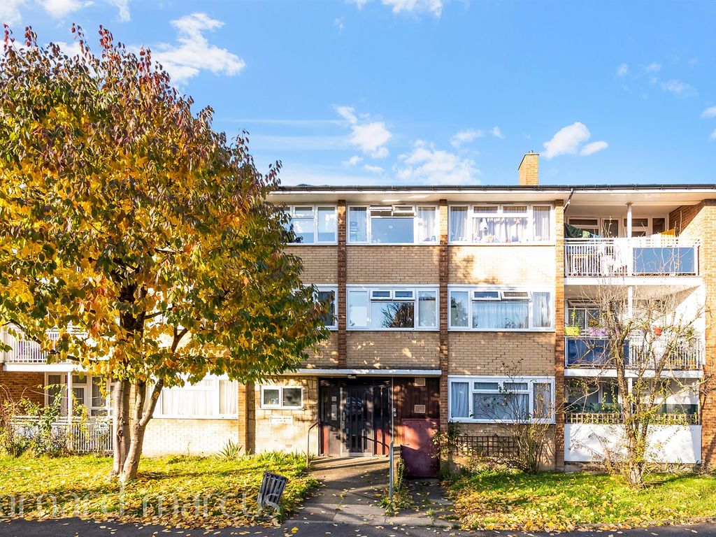 2 bed flat for sale in Oakfield Close, New Malden KT3, £350,000 Zoopla