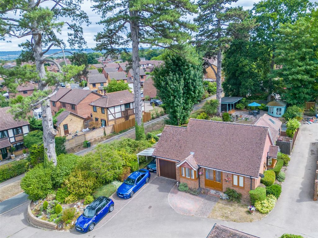 3 bed detached bungalow for sale in Rectory Lane North, Leybourne, West