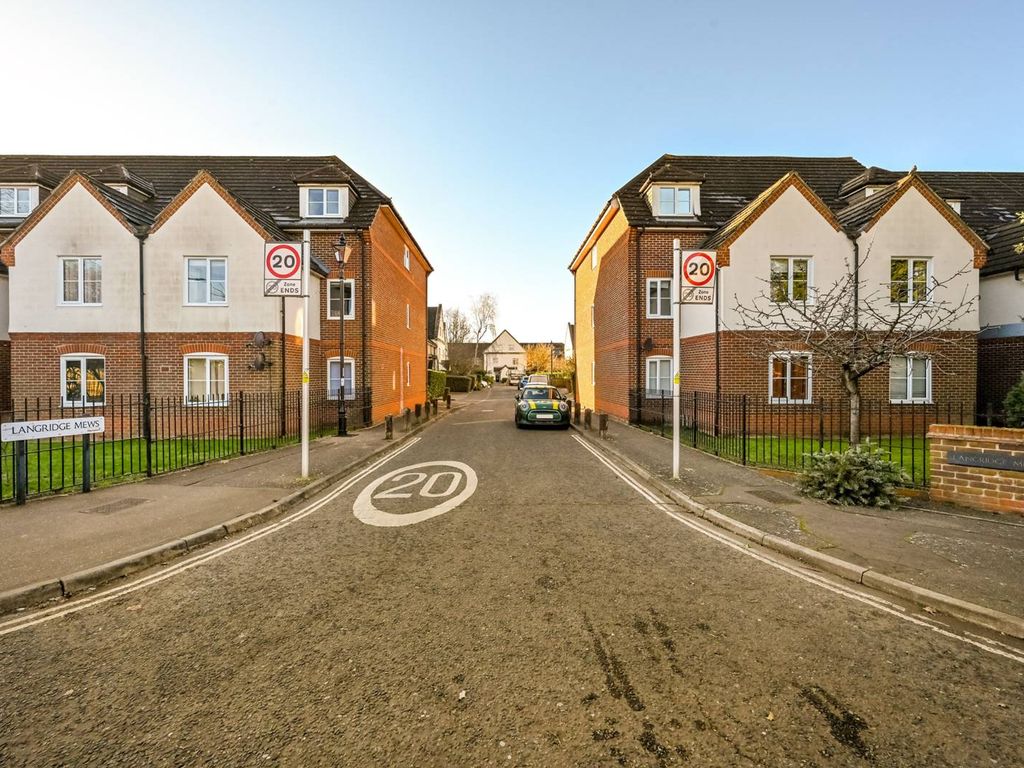 2 bed flat for sale in Langridge Mews, Hampton TW12, £315,000 Zoopla