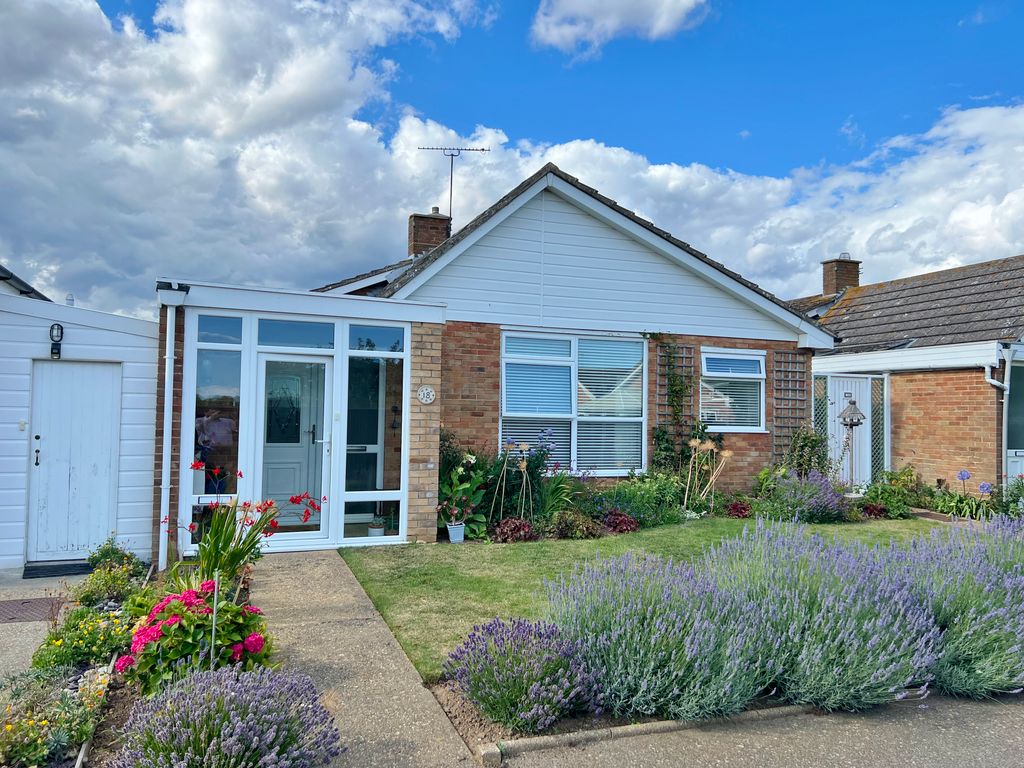 3 bed detached bungalow for sale in Rydal Avenue, Felixstowe IP11, £