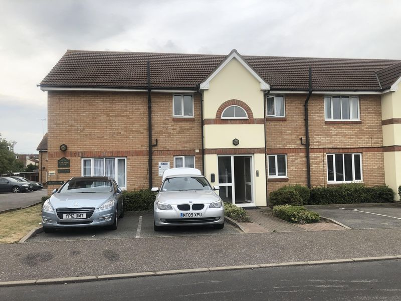 2 bed flat to rent in Harmer Road, DA10, £1,150 pcm Zoopla